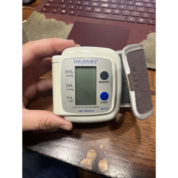 LifeSource UB-328 Digital Blood Pressure Monitor Wrist Use TESTED WORKING - Picture 1 of 3